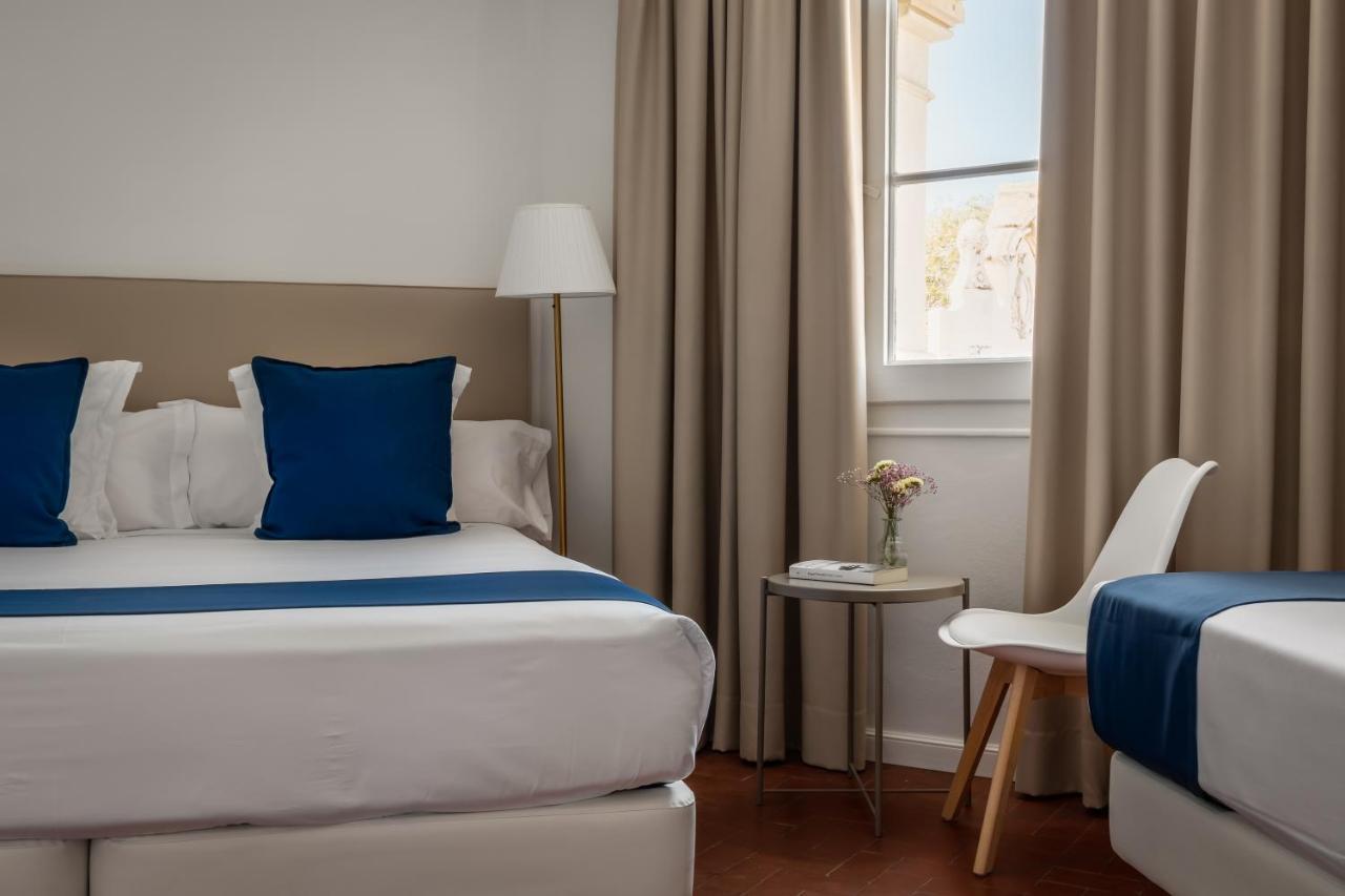 Medium 1883 Hotel
